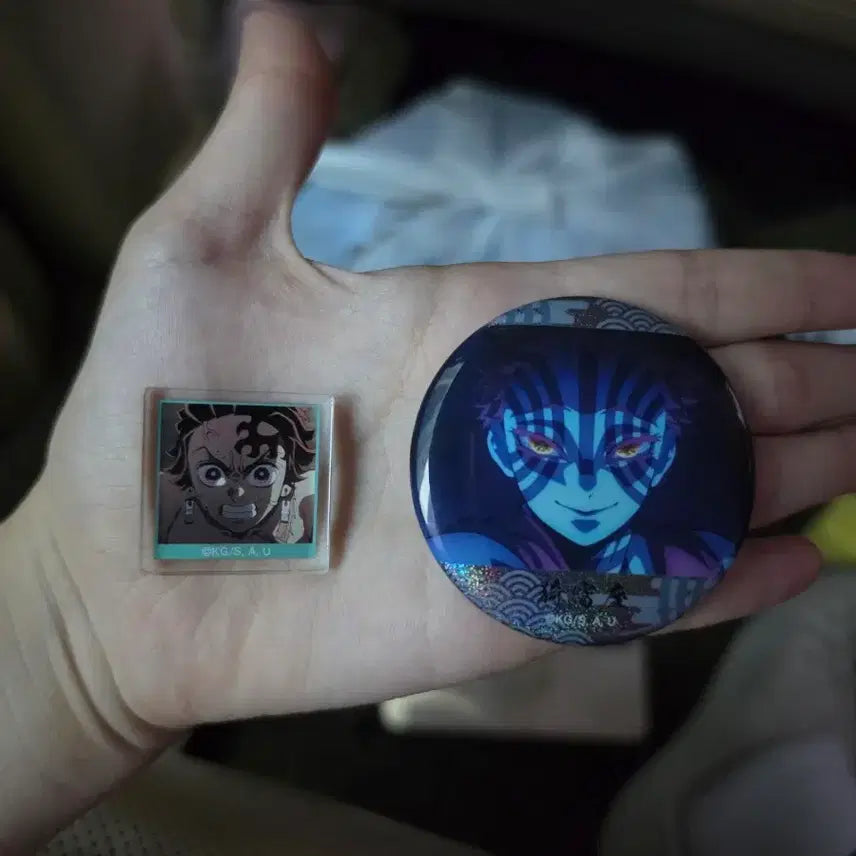 [BUNJANG] Akaza Can Badge &amp; Tanjiro Acrylic Block Set / 아카자 캔뱃지 / 탄지로 아크릴 블록 팔아요.