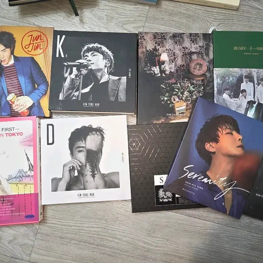 [BUNJANG] Shinhwa Complete Album &amp; DVD Bundle Set (Shin Hye Sung, Jun Jin, Kim Dong Wan, Eric, Lee Min Woo, Andy Solo Albums &amp; Concert DVDs) / 전체일괄 바로결제0] 신화 앨범 DVD 모음 신혜성 전진 김동완 에릭 이민우 앤디 솔로앨범 콘서트 딥디 SHINHWA 처분