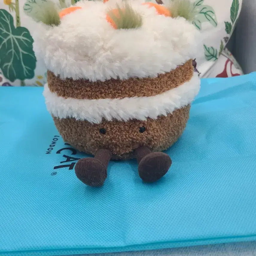 [BUNJANG] Jellycat Amuseables Carrot Cake Plush / 젤리캣 어뮤저블스 캐롯 케이크 인형