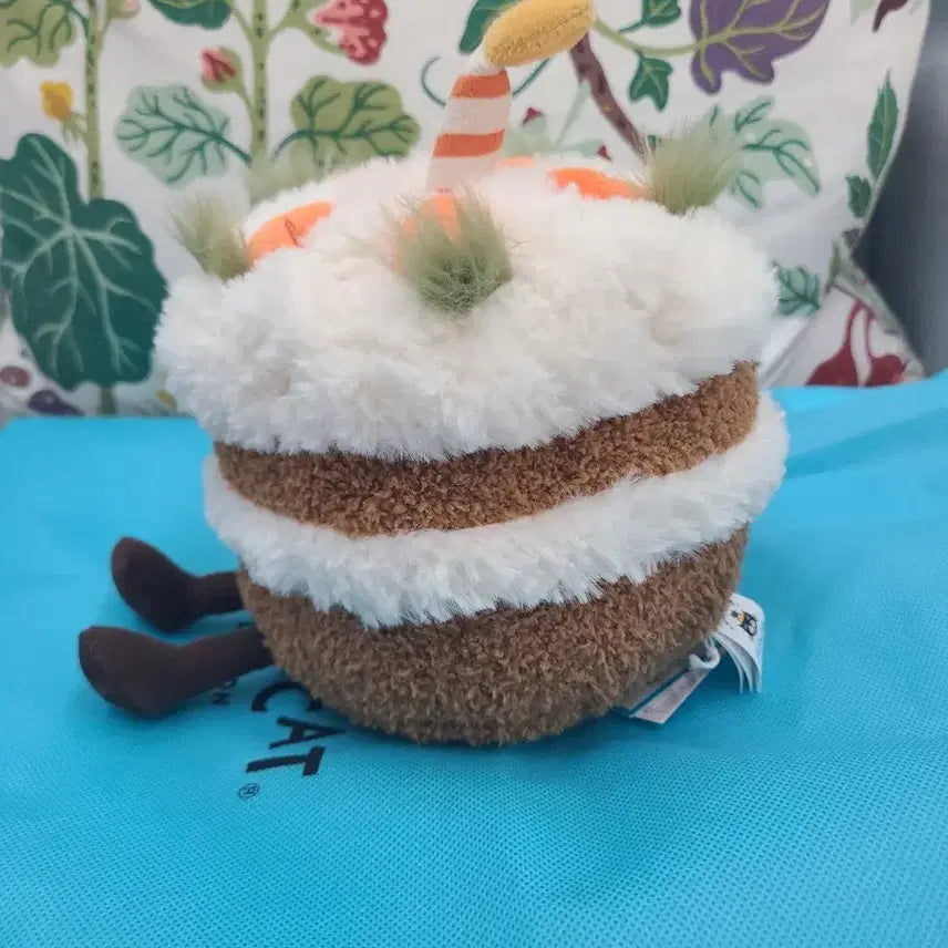 [BUNJANG] Jellycat Amuseables Carrot Cake Plush / 젤리캣 어뮤저블스 캐롯 케이크 인형