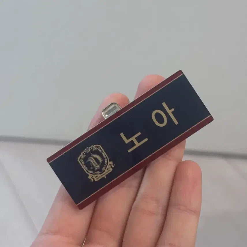 [BUNJANG] ENHYPEN Dark Moon Badge / 앤하이픈 다크문 뱃지