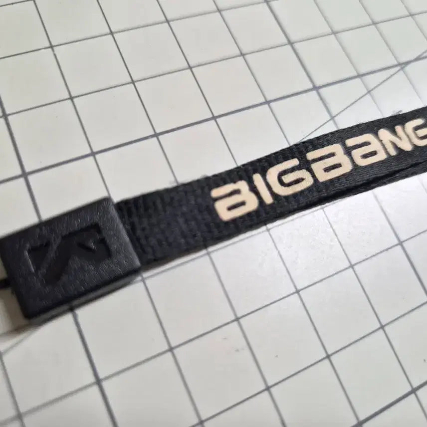 [BUNJANG] BIGBANG Bang Bong Strap Limited Edition / 한정판)빅뱅 뱅봉 스트랩 팝니다!