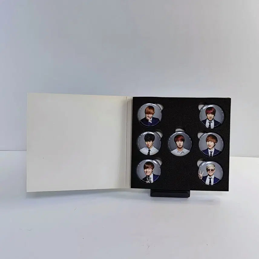 [BUNJANG] BTS 2014 Summer Package Photobook &amp; Pin Button Set / BTS 2014 SUMMER PACKAGE : Photobook &amp; Pin Button
