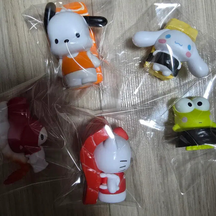 [BUNJANG] Sanrio Characters Sushi Gacha Figure Set Vol. 1 (5 Types) / 산리오 캐릭터즈 스시 초밥 가챠 피규어 1탄 5종 풀세트