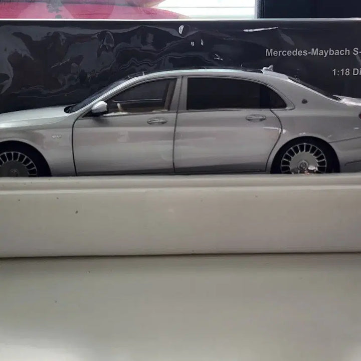 [BUNJANG] Almost Real 1:18 Mercedes-Benz Maybach S-Class S650 Silver Die-cast Model / 1:18 올모스트리얼 벤츠 마이바흐 S클래스 S650 실버 다이캐스트