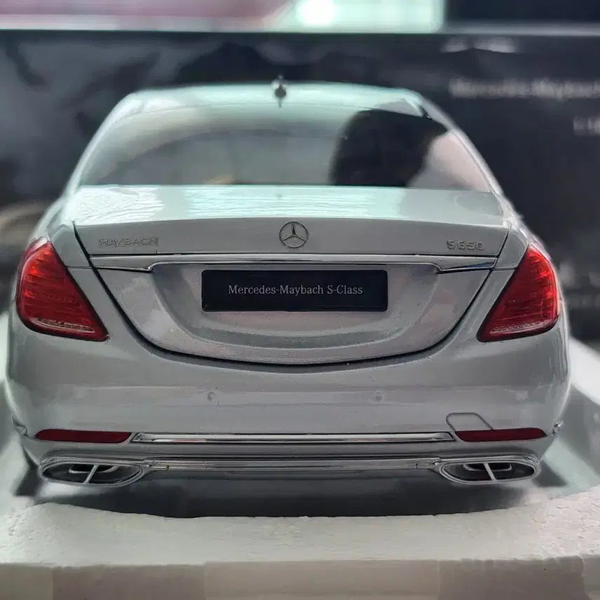 [BUNJANG] Almost Real 1:18 Mercedes-Benz Maybach S-Class S650 Silver Die-cast Model / 1:18 올모스트리얼 벤츠 마이바흐 S클래스 S650 실버 다이캐스트