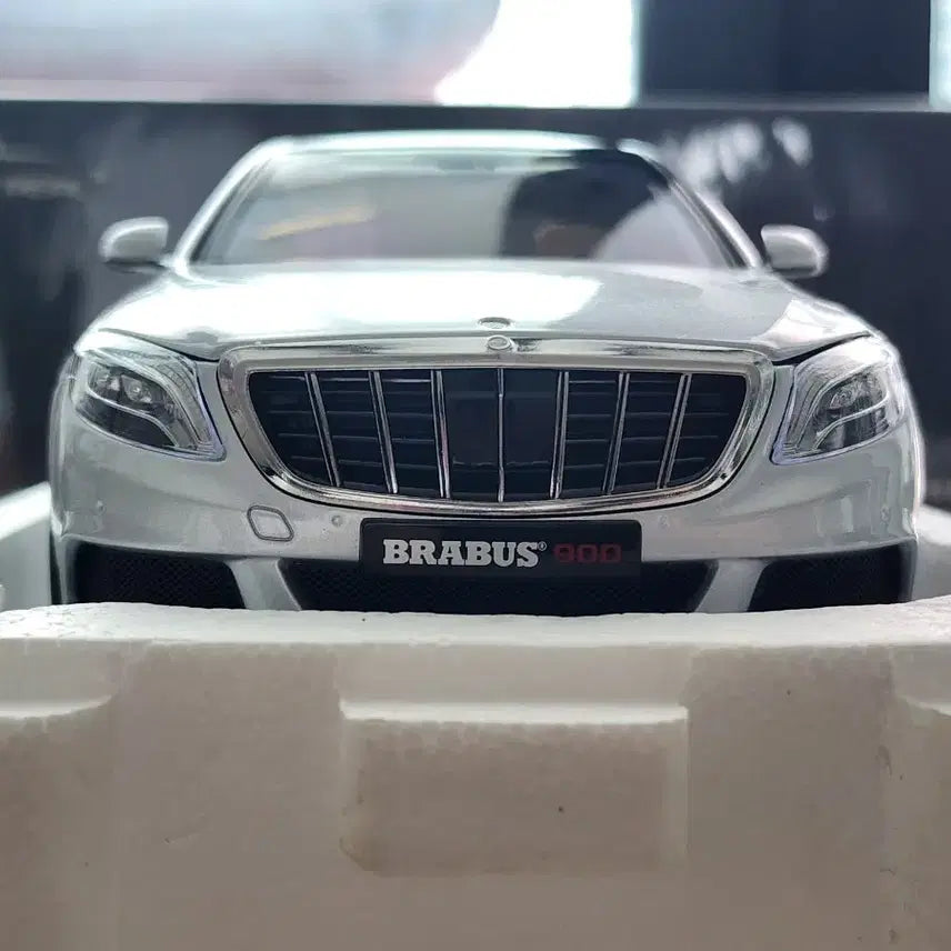 [BUNJANG] Almost Real 1:18 Mercedes-Maybach S-Class Brabus 900 Silver Diecast Model / 1:18 올모스트리얼 벤츠 마이바흐 S클래스 브라부스 900 실버 다이캐스트