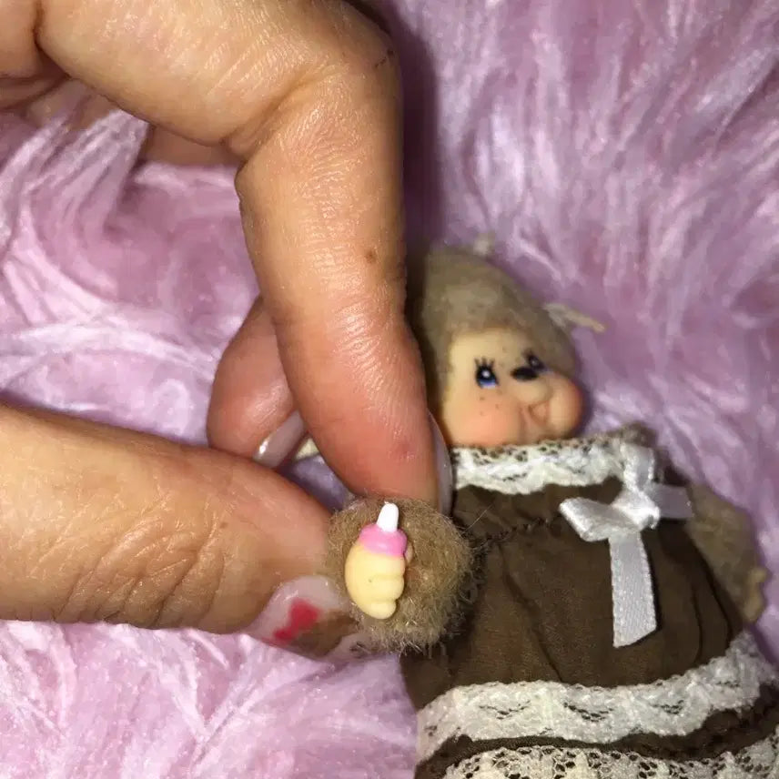 [BUNJANG] Vintage Classic Brown Dressy Monchhichi Mini Strap / (공뎀할인) 고전 브라운 드레시 몬치치 미니 스트랩
