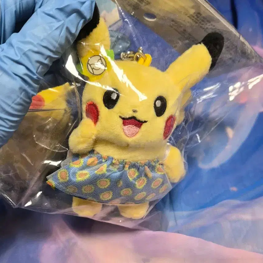 [BUNJANG] Korea Exclusive Olive Young Pikachu Plush Keychain 2 Types / 한국 한정 올리브영 피카츄 인형 키링 2종
