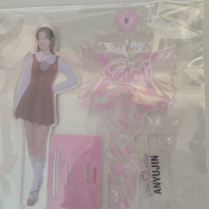 [BUNJANG] An Yujin Acrylic Standee / 안유진 아크릴 스탠드
