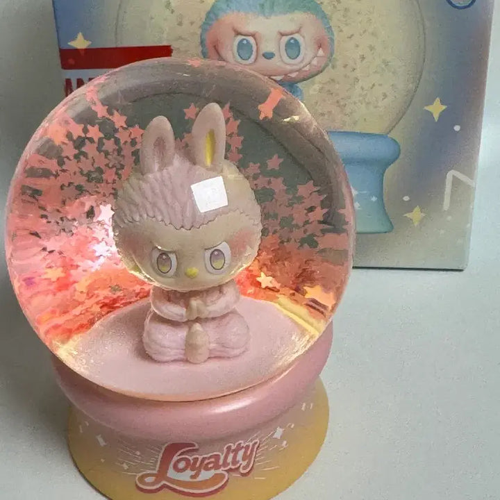 [BUNJANG] Pop Mart Labubu Water Crystal Ball Snow Globe (Loyalty) / 팝마트 라부부 워터 크리스탈볼 스노우볼 (충성)