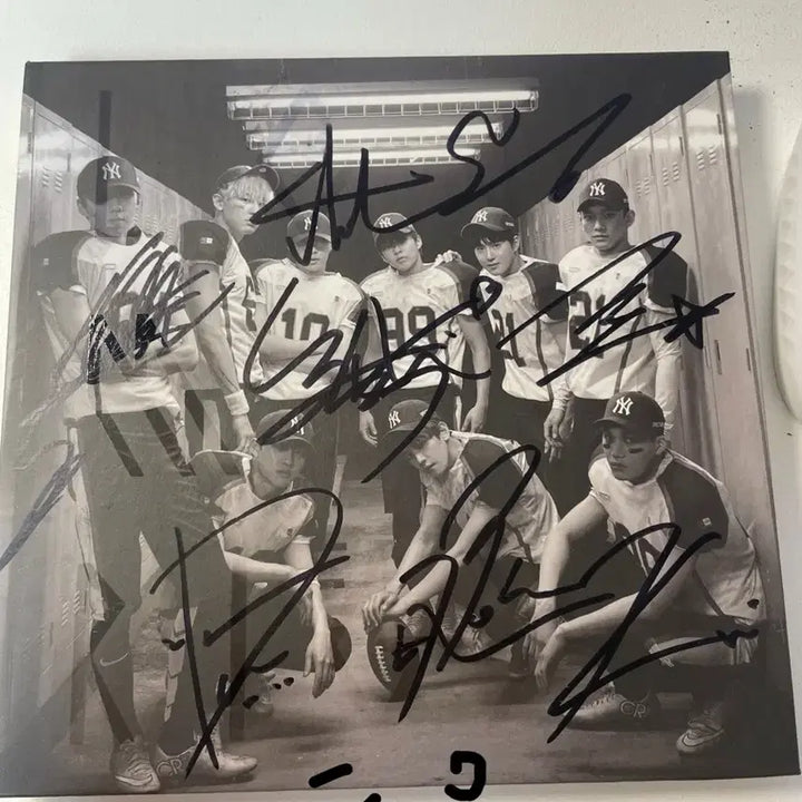 [BUNJANG] EXO Love Me Right Signed Album / [비*매 친필싸인] 엑소 LOVE ME RIGHT 싸인 앨범