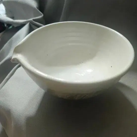 [BUNJANG] Japanese Studio Celadon Porcelain Katakuchi Pitcher with Artist Signature / 일본 작가 도자기 카타쿠치 주기.편구 / 바닥 서명