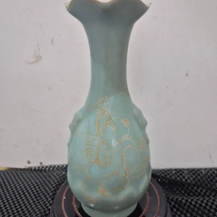 [BUNJANG] Gold Inlaid Celadon Porcelain Vase with Child Motif / 금채 음각 명문화구병 소장품