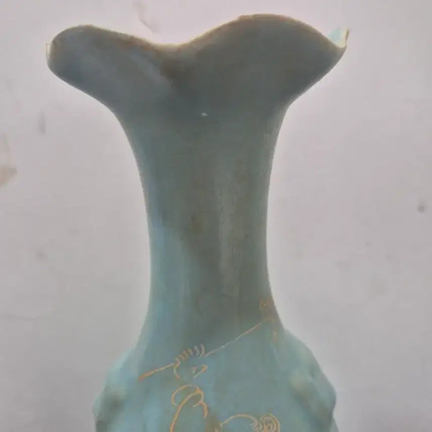 [BUNJANG] Gold Inlaid Celadon Porcelain Vase with Child Motif / 금채 음각 명문화구병 소장품