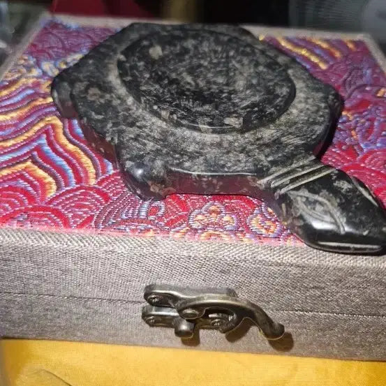 [BUNJANG] Antique Stone Inkstone in Turtle Shape (Yeonggwiyeoun) / 전통 거북 모양 석조 벼루 (거북벼루 / 영귀연 )