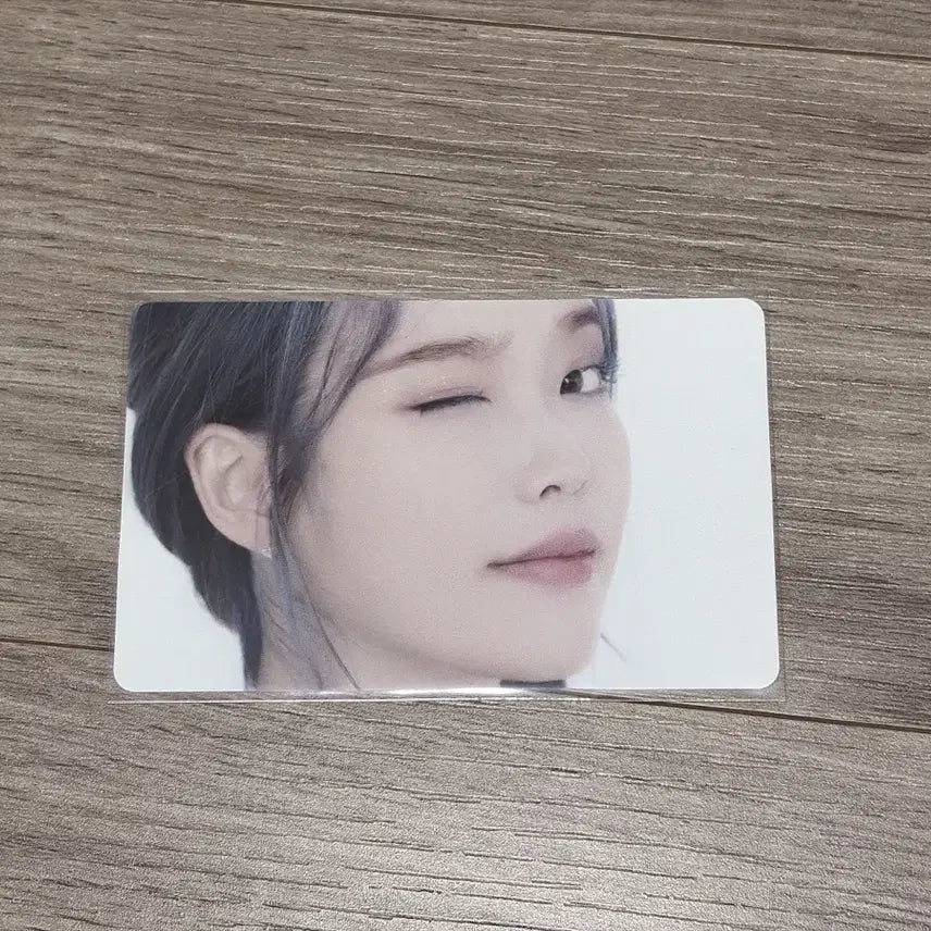 [BUNJANG] IU Love Poem UAENA Photocard / 아이유 러브포엠 유애나 포카