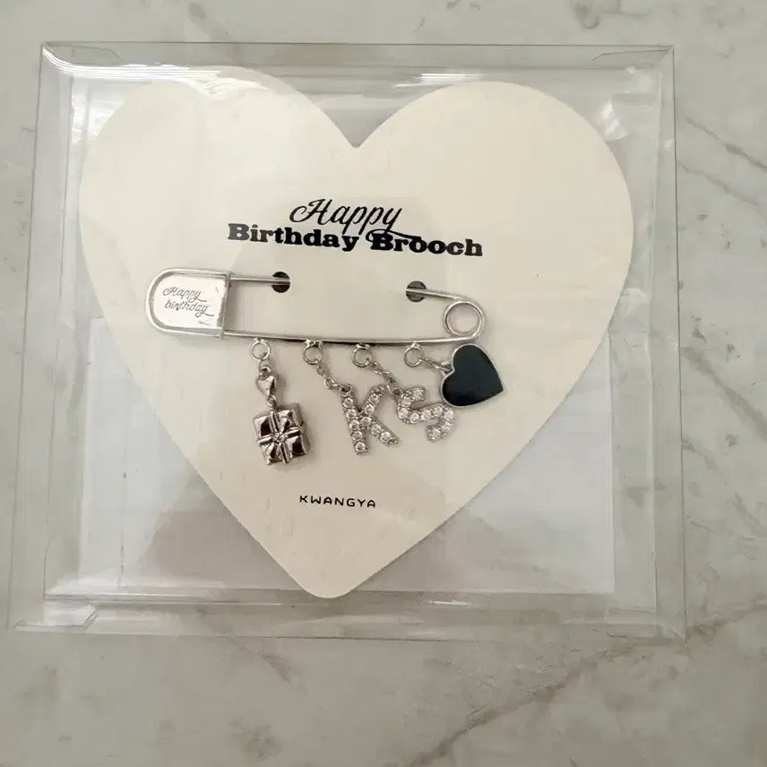 [BUNJANG] EXO D.O. Birthday Brooch / 엑소디오 생일 브러치 BIRTHDAY BROOCH