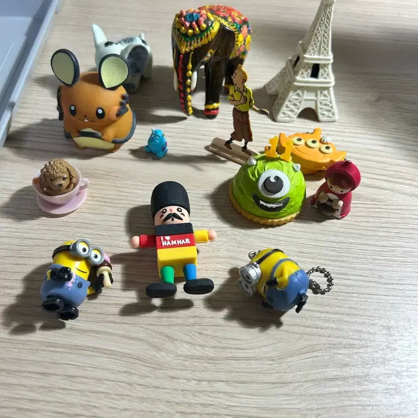 [BUNJANG] Character Figures Collection - Eiffel Tower, Minions, Monsters, Inc., Pokémon / 캐릭터 피규어 모음 에펠탑 미니언즈