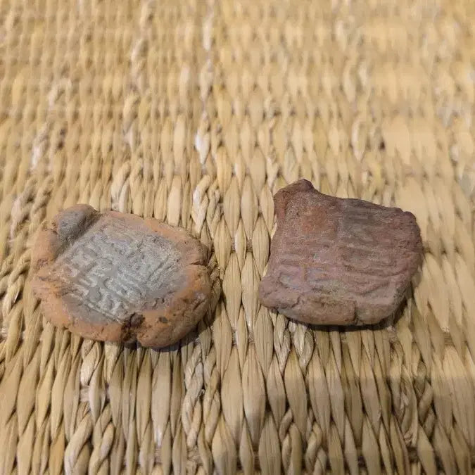 [BUNJANG] Set of 2 Antique Sealing Wafers for Letters / 민속품 간찰등을 봉할때 사용하던 봉니 2점