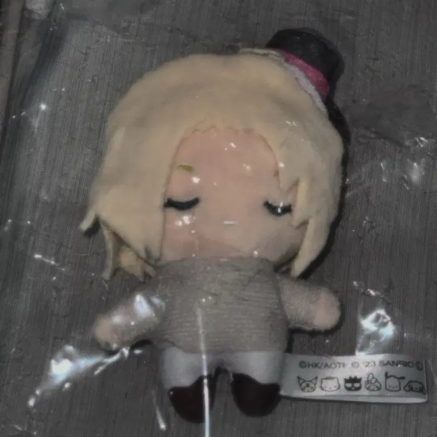 [BUNJANG] Attack on Titan x Sanrio Collaboration Vol. 3 Ani Leonhart "Ibul Nui" Plush / 진격의 거인 산리오 콜라보 3탄 애니 레온하트 이불 누이 (애니만)
