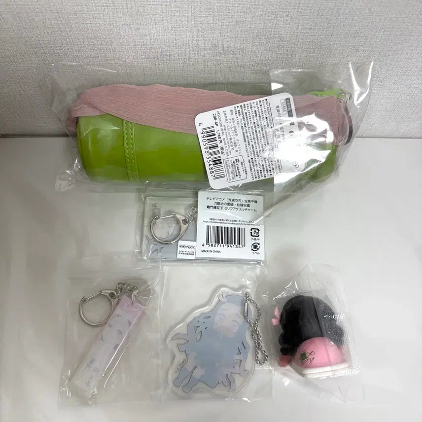 [BUNJANG] Demon Slayer Nezuko Pen Pouch &amp; Kimetsu Academy Keychain Set / 귀멸의 칼날 네즈코 펜 파우치 전집중전 대원복 단추 귀멸학원 키링 오네무탄 가챠 피규어