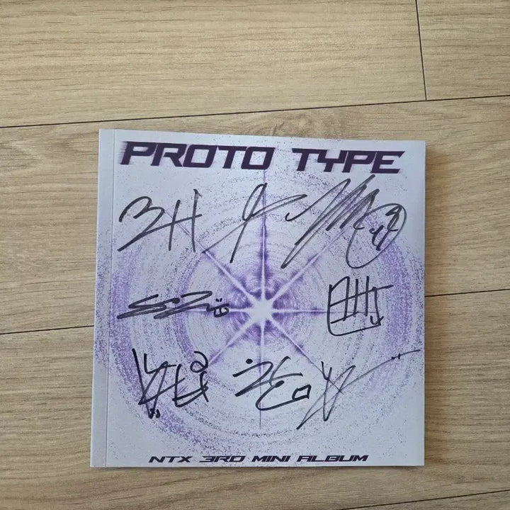 [BUNJANG] NTX 3rd Album Signed Promo Album / NTX 엔티엑스 3집 친필싸인 비매앨범