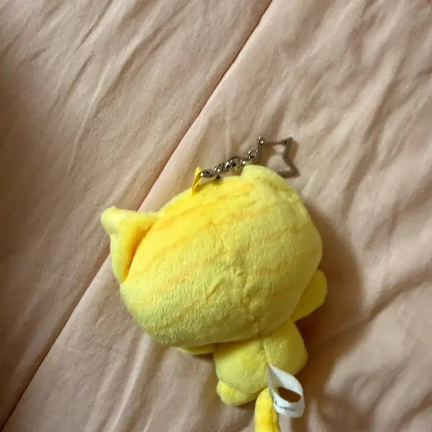 [BUNJANG] IU 8th Fanclub Alien 10cm Keychain Doll / 아이유 8기 에일이언 10cm 키링 인형 양도