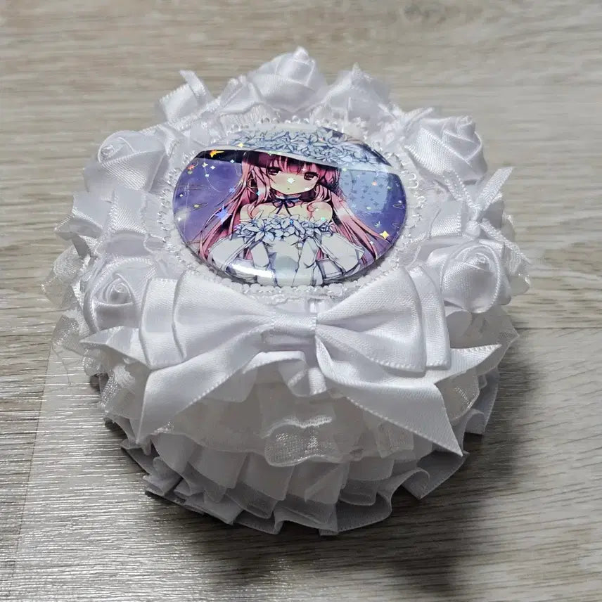 [BUNJANG] Ribbon Rosette 3D Cake Can Badge Stand - White / 리본 로제트 입체 케이크 캔뱃지 장식 거치대 ㅡ 화이트