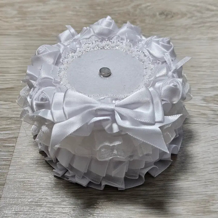 [BUNJANG] Ribbon Rosette 3D Cake Can Badge Stand - White / 리본 로제트 입체 케이크 캔뱃지 장식 거치대 ㅡ 화이트