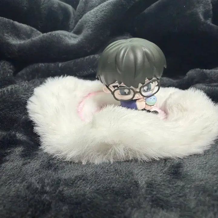 [BUNJANG] Gedam Chulgeun All Sitting Figure Grape Agent with Griptok / [그립톡 포함] 괴담출근 모두앉아 피규어 포도 요원