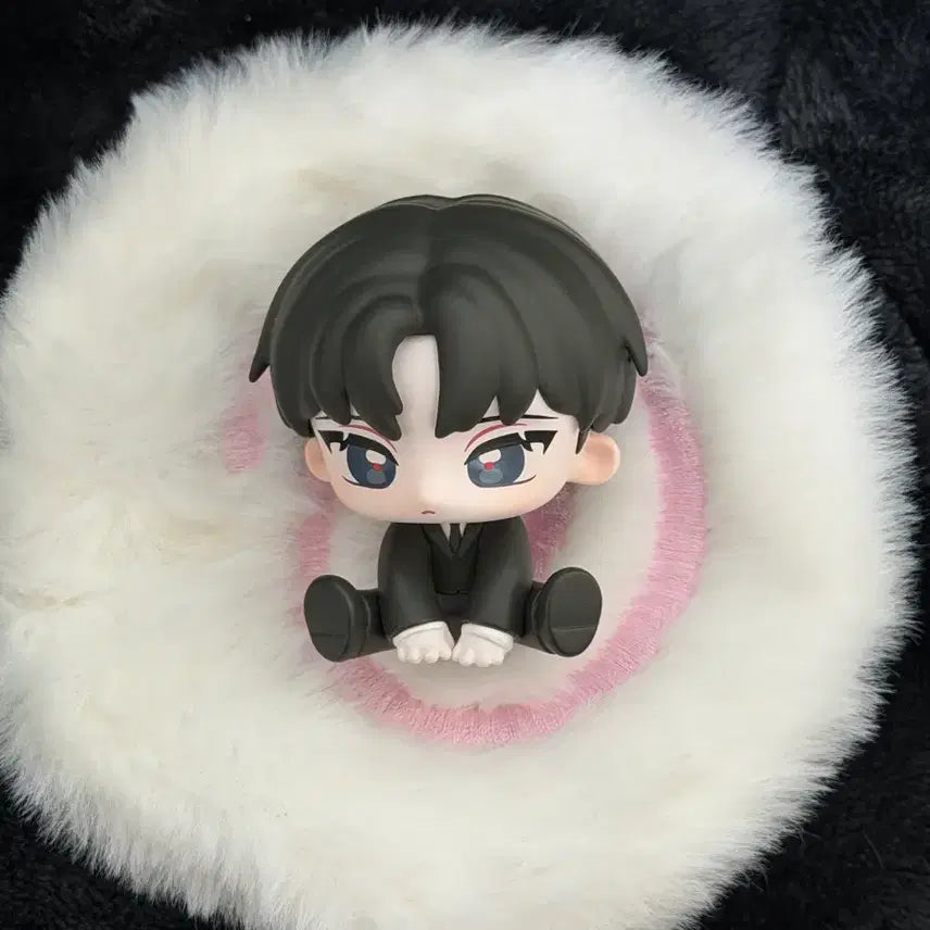 [BUNJANG] Gwedam Office Kim Sol Eum Figure with Sealed Acrylic Keyring / [미개봉 키링 포함] 괴담출근 모두앉아 피규어 김솔음