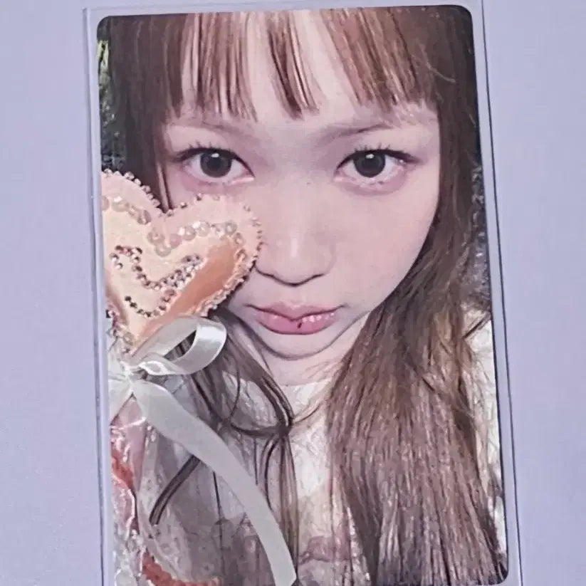 [BUNJANG] HATS TO HEARTS Hatuharu Iconic Heart Universal Album Photocard Yeon / 하츠투하츠 하투하 아이코닉 하트 유니버셜 앨범 포카 예온