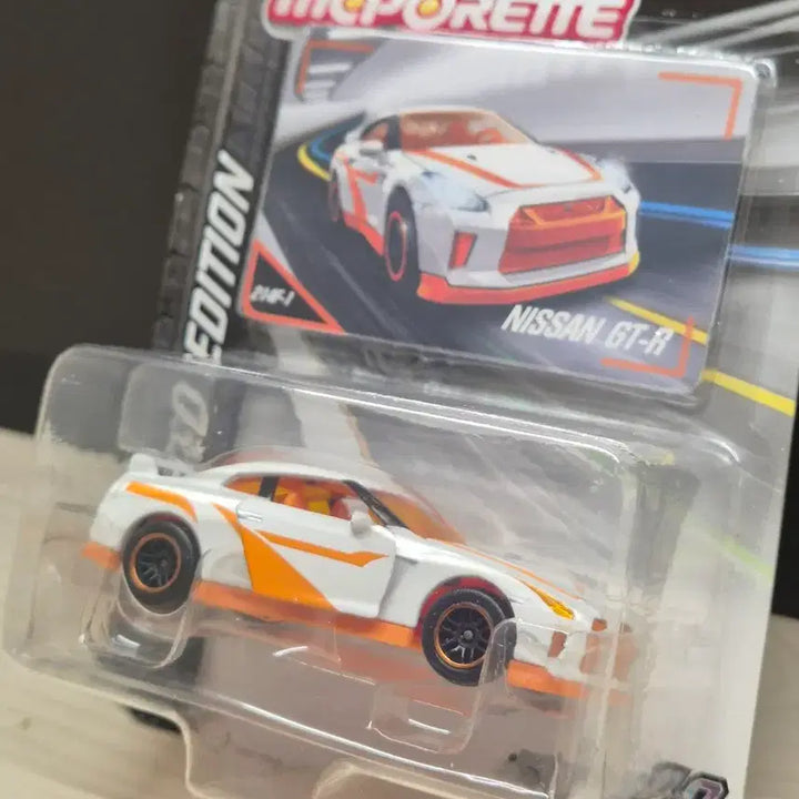 [BUNJANG] Majorette Nissan GT-R R35 White/Orange Collection Diecast / 마조렛 닛산 GT-R r35 흰색/주황색 컬렉션 다이캐스트