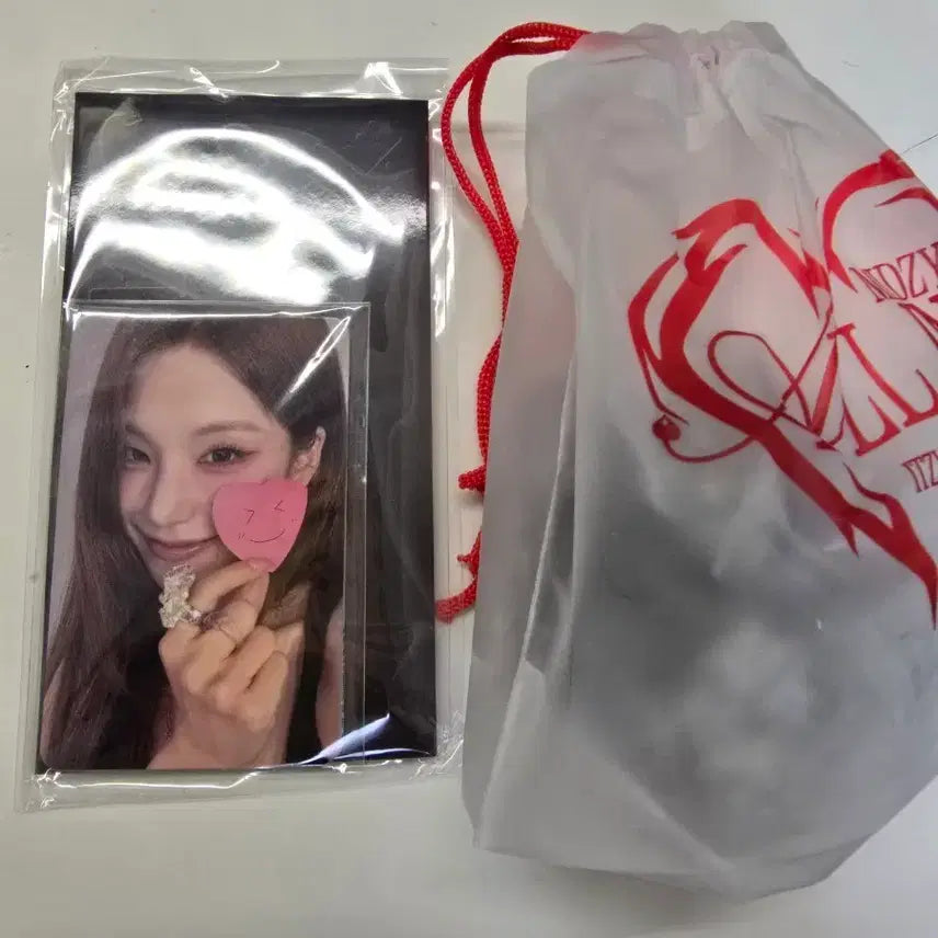 [BUNJANG] ITZY Fanmeeting Day2 Photocard and Gift Set / ITZY 있지 팬미팅 Fanmeeting Day2 포카+기프트