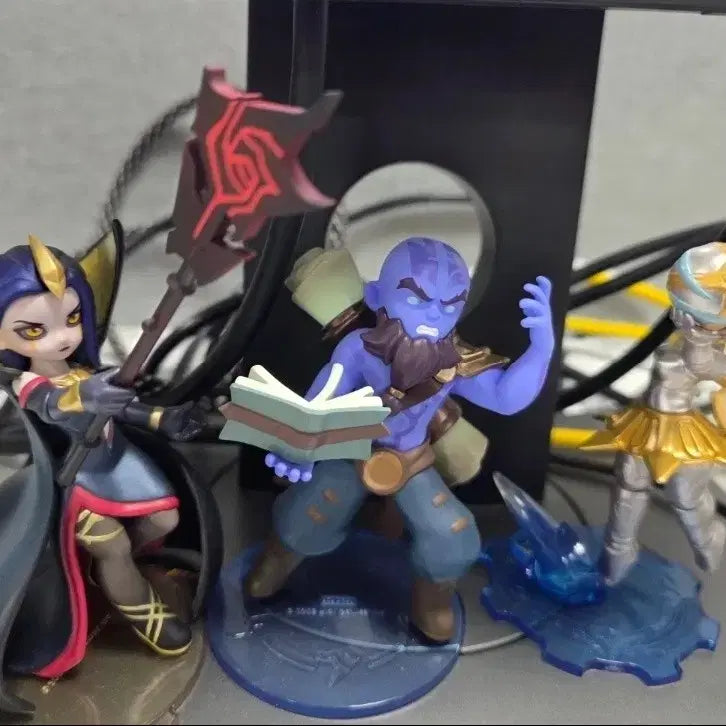 [BUNJANG] Pop Mart League of Legends Mid-Lane Figures (3 Types) / 팝마트 리그 오브 레전드 미드라인 피규어 3종