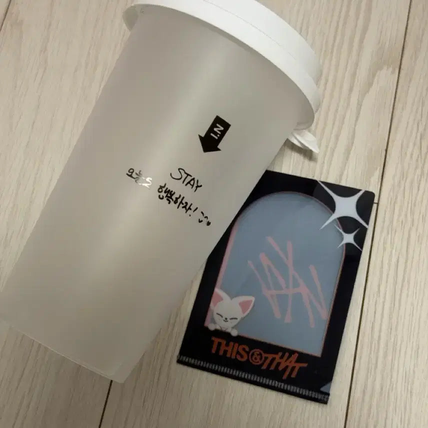 [BUNJANG] Stray Kids SKZ THIS MAN POP-UP Reusable Cup &amp; Holder I.N Foxy Set / 스트레이키즈 스키즈 디스앤댓 팝업 입장 특전 리유저블 컵 엘홀더 아이엔 폭시니 세트