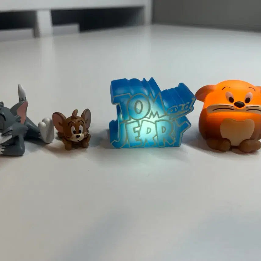 [BUNJANG] Tom and Jerry Gacha Figure Set (4 Types Bundle) / 4종 일괄 세트!!)) 톰과 제리 가챠 피규어 세트