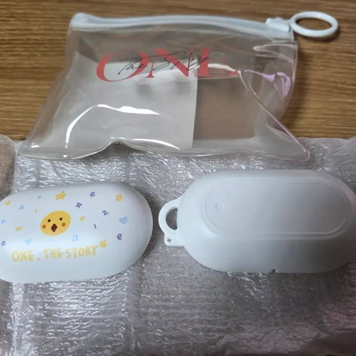 [BUNJANG] IZ*ONE Choi Yena Wonders Story Galaxy Buds Case / 아이즈원 최예나 원더스토리 갤럭시버즈 케이스