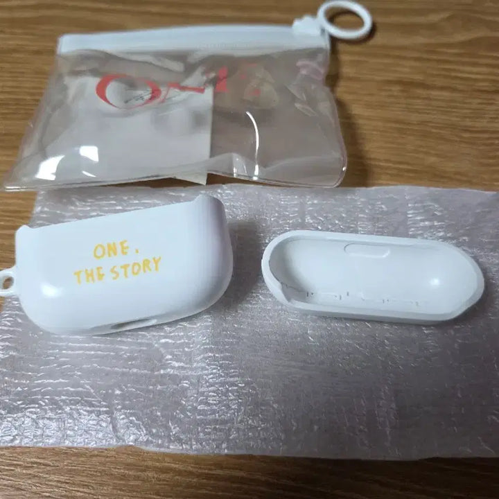 [BUNJANG] IZ*ONE Choi Yena Wonder Story AirPod Pro Case / 아이즈원 최예나 원더스토리 에어팟 프로 케이스