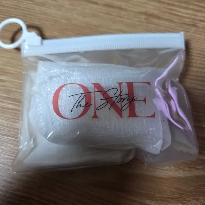 [BUNJANG] IZ*ONE Choi Yena Wonder Story AirPod Pro Case / 아이즈원 최예나 원더스토리 에어팟 프로 케이스
