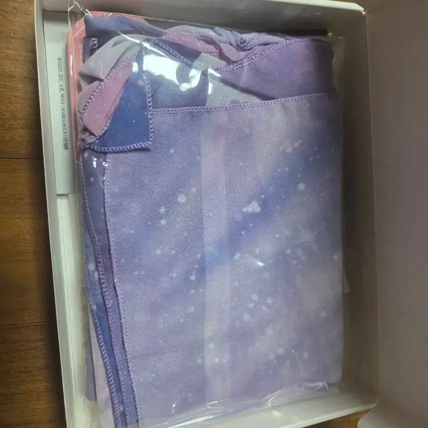 [BUNJANG] The Greatest Showman Chiffon Fabric Poster, Name Tag, Photocard Bundle / 데못죽 쉬폰 패브릭 포스터  + 명찰 + 이디야 포카 등