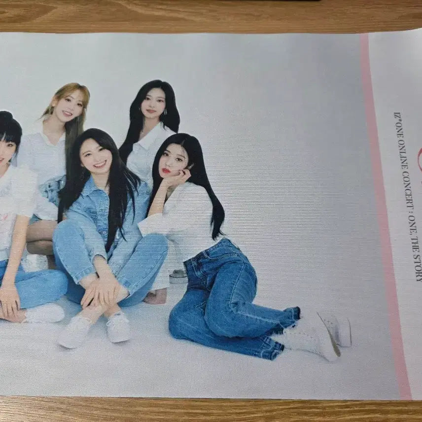 [BUNJANG] IZ*ONE Wonderstory Desk Mat / 아이즈원 원더스토리 장패드 데스크매트
