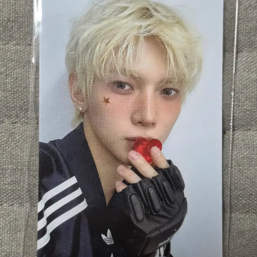 [BUNJANG] ATEEZ Yeosang Aniteez POB Photocard / 에이티즈 여상 애니티즈 특전 포카