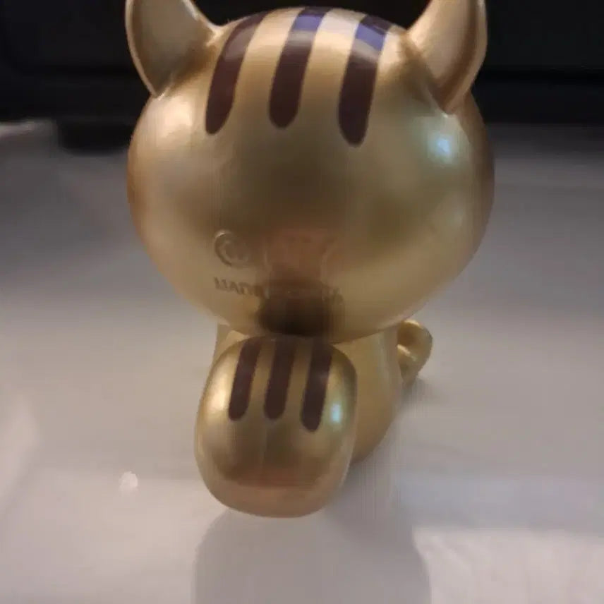 [BUNJANG] Crayon Shin-chan Gold Figure / 크레용신짱 금색 피규어