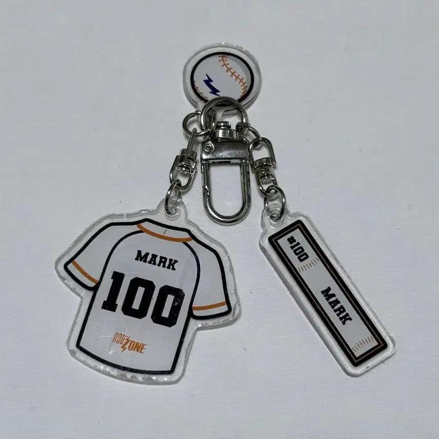 [BUNJANG] NCT Nation Seoul Pop-up MD Baseball Acrylic Keyring &amp; Mark Photocard Set / 엔시티존 성수 팝업 엠디 베이스볼 아크릴 키링 마크 포토 카드 세트
