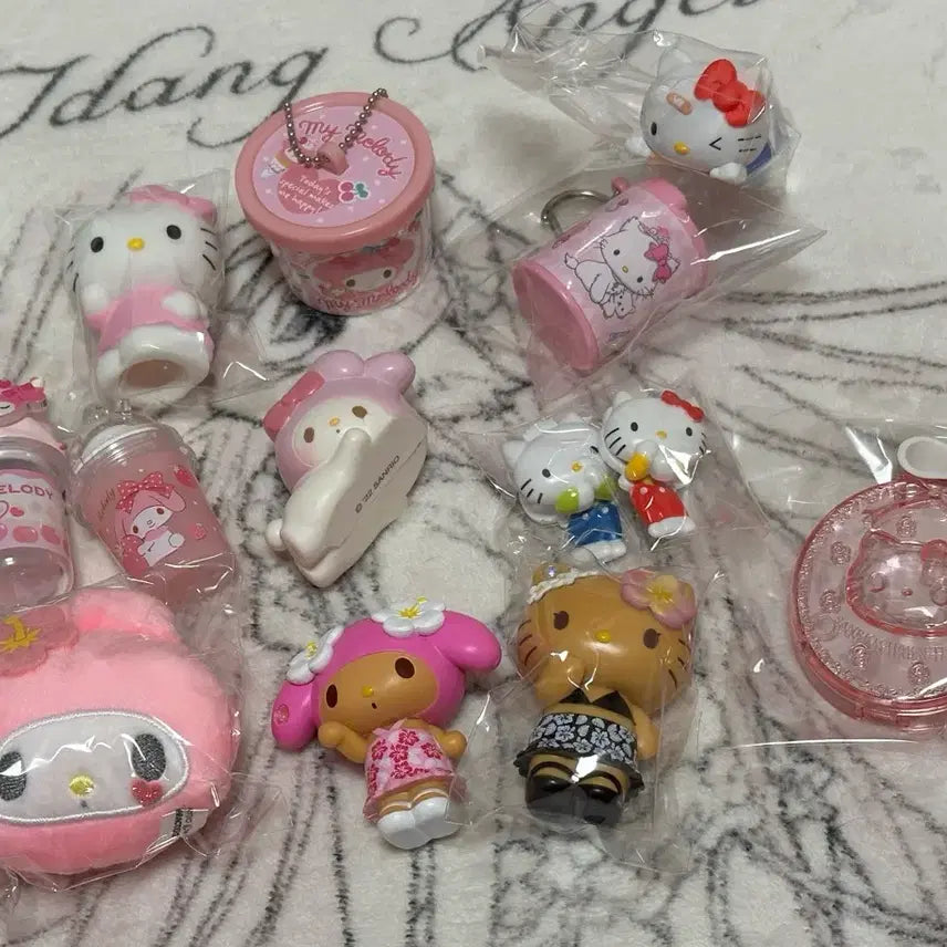[BUNJANG] Sanrio Hello Kitty &amp; My Melody Tanning Gacha Figures / 산리오 키티, 마이멜로디 태닝 가챠 등