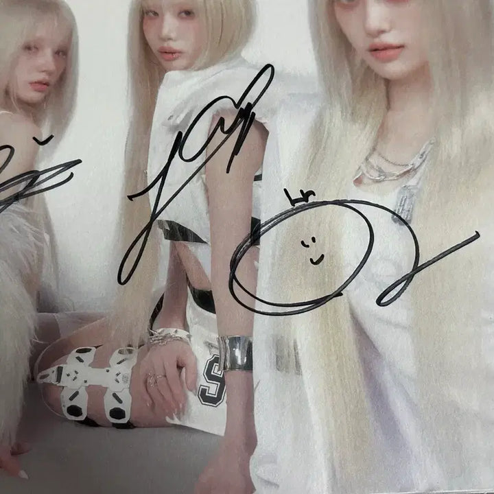 [BUNJANG] ARTMS Hyper-Ego Signed Album / 아르테미스 ARTMS 친필 싸인 앨범