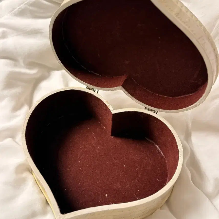 [BUNJANG] Vintage Heart Wooden Case / 빈티지 하트 우드케이스