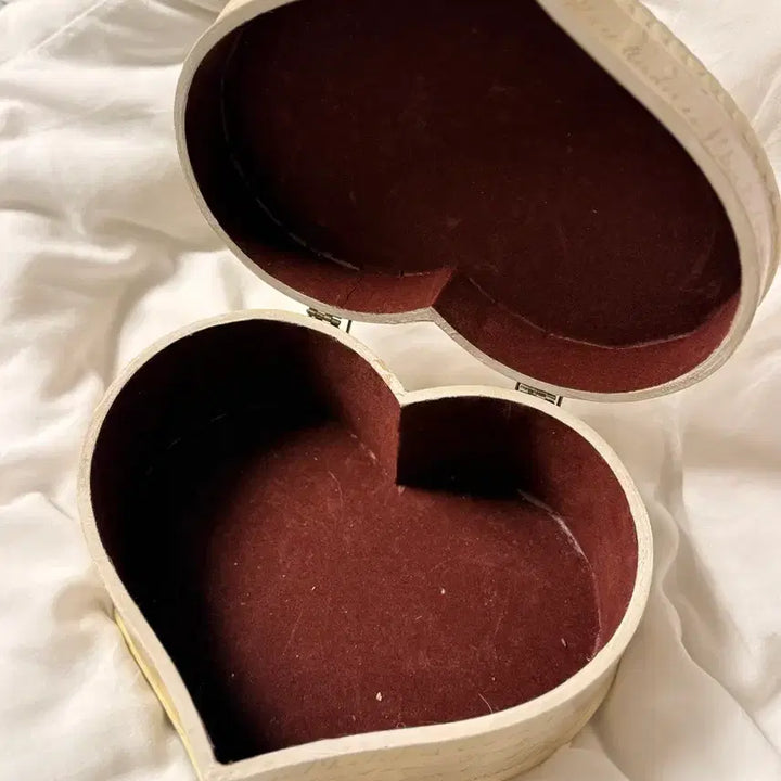 [BUNJANG] Vintage Heart Wooden Case / 빈티지 하트 우드케이스